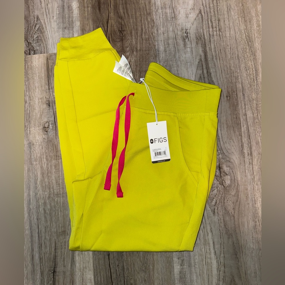 ⭐️NWT⭐️Figs Lime Green Scrub Pants with Magenta Drawstring